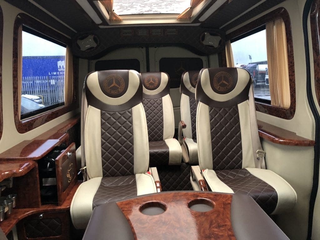 VIP-Minibus mit Chauffeur